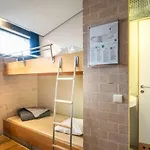 Hostel De *